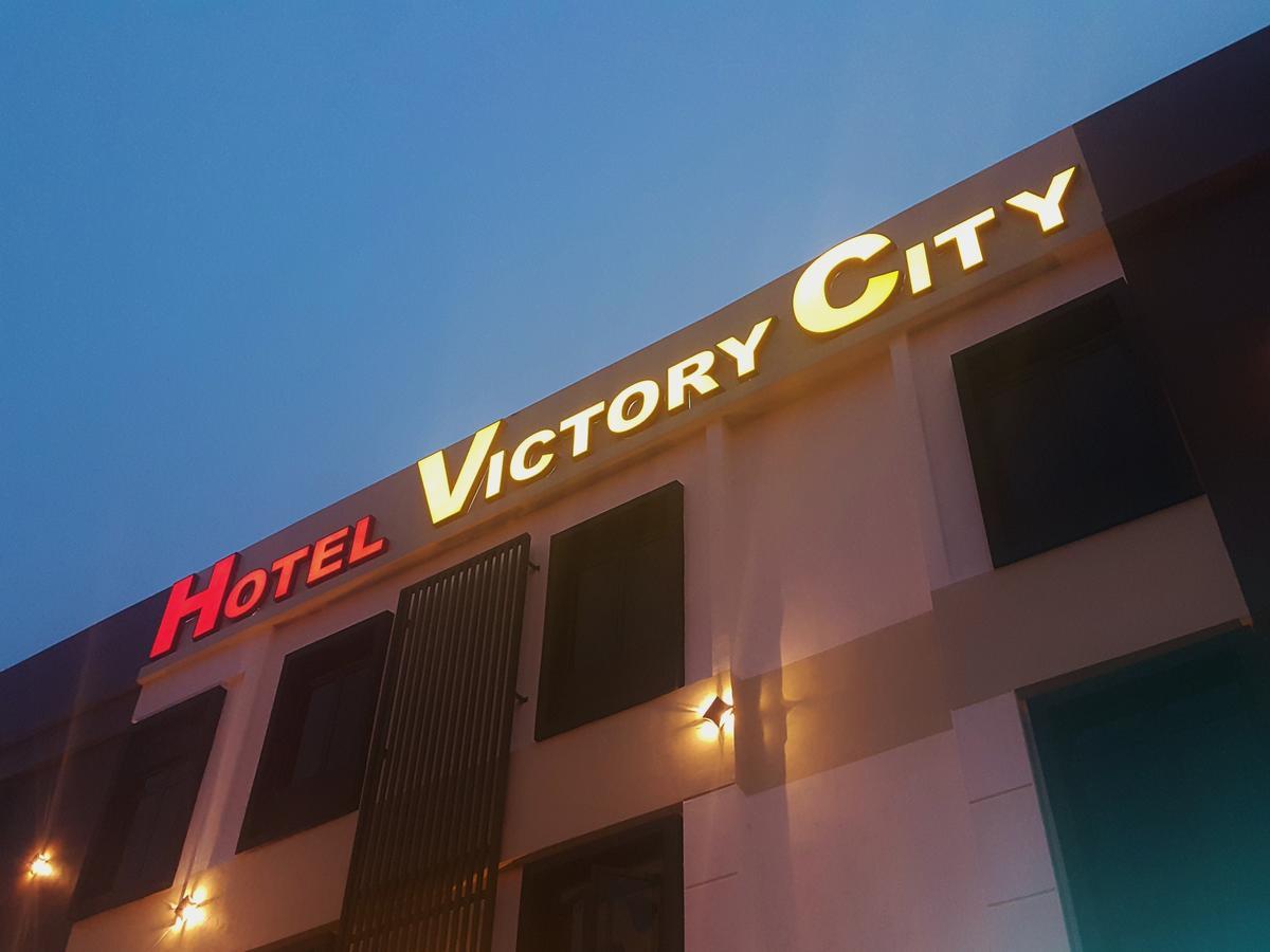Hotel Zamburger Victory City Джохор-Бару Экстерьер фото