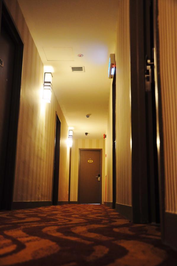 Hotel Zamburger Victory City Джохор-Бару Экстерьер фото